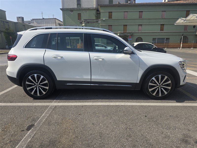 MERCEDES-BENZ GLB 200 D DCT 3
